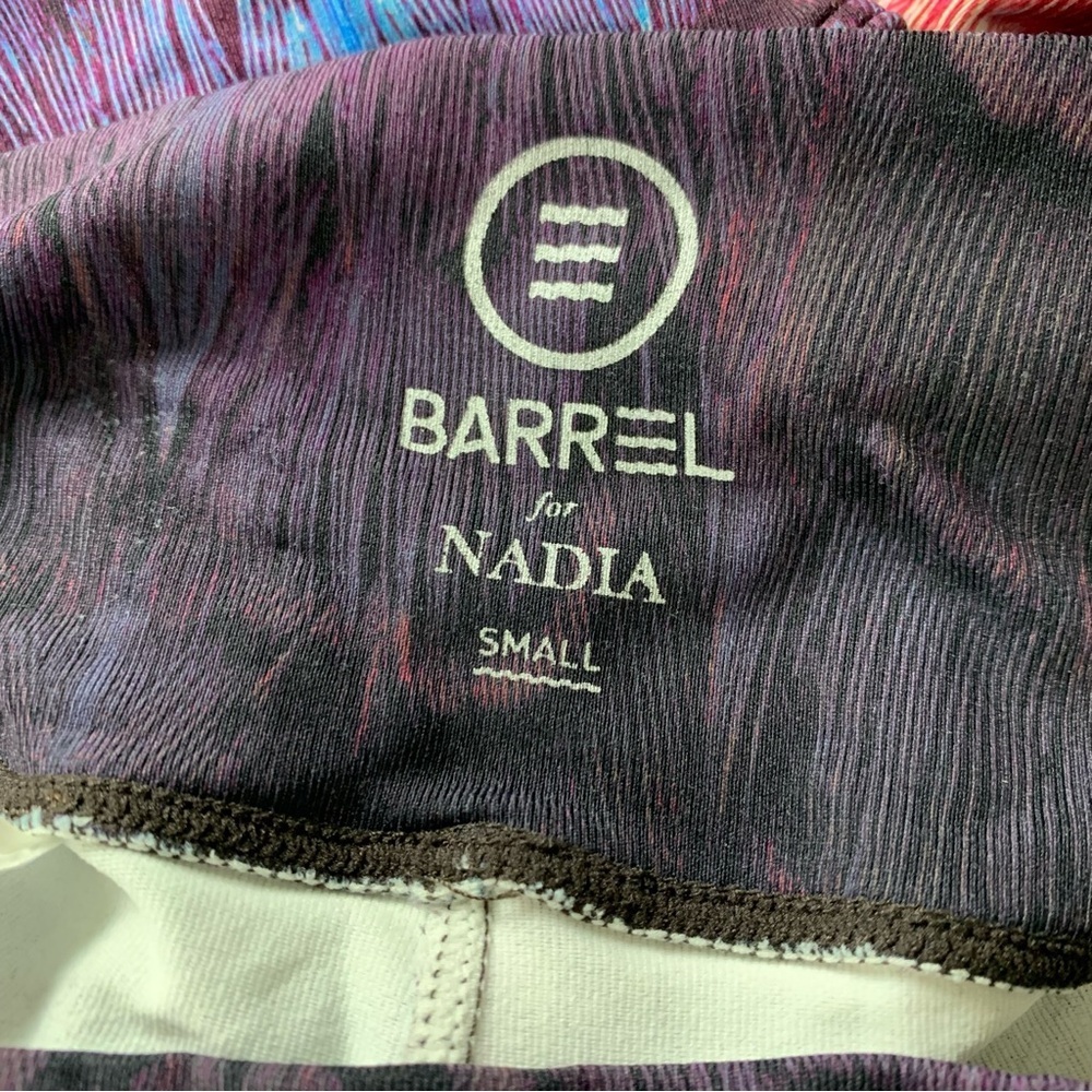 Barrel for Nadia Peacock Feather Yoga Leggings Size Small - Picture 4 of 16
